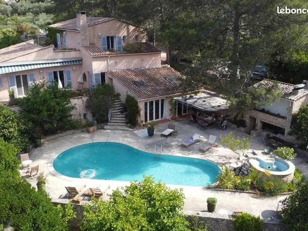 Chambre chez l'habitant cuisine et piscine partagées