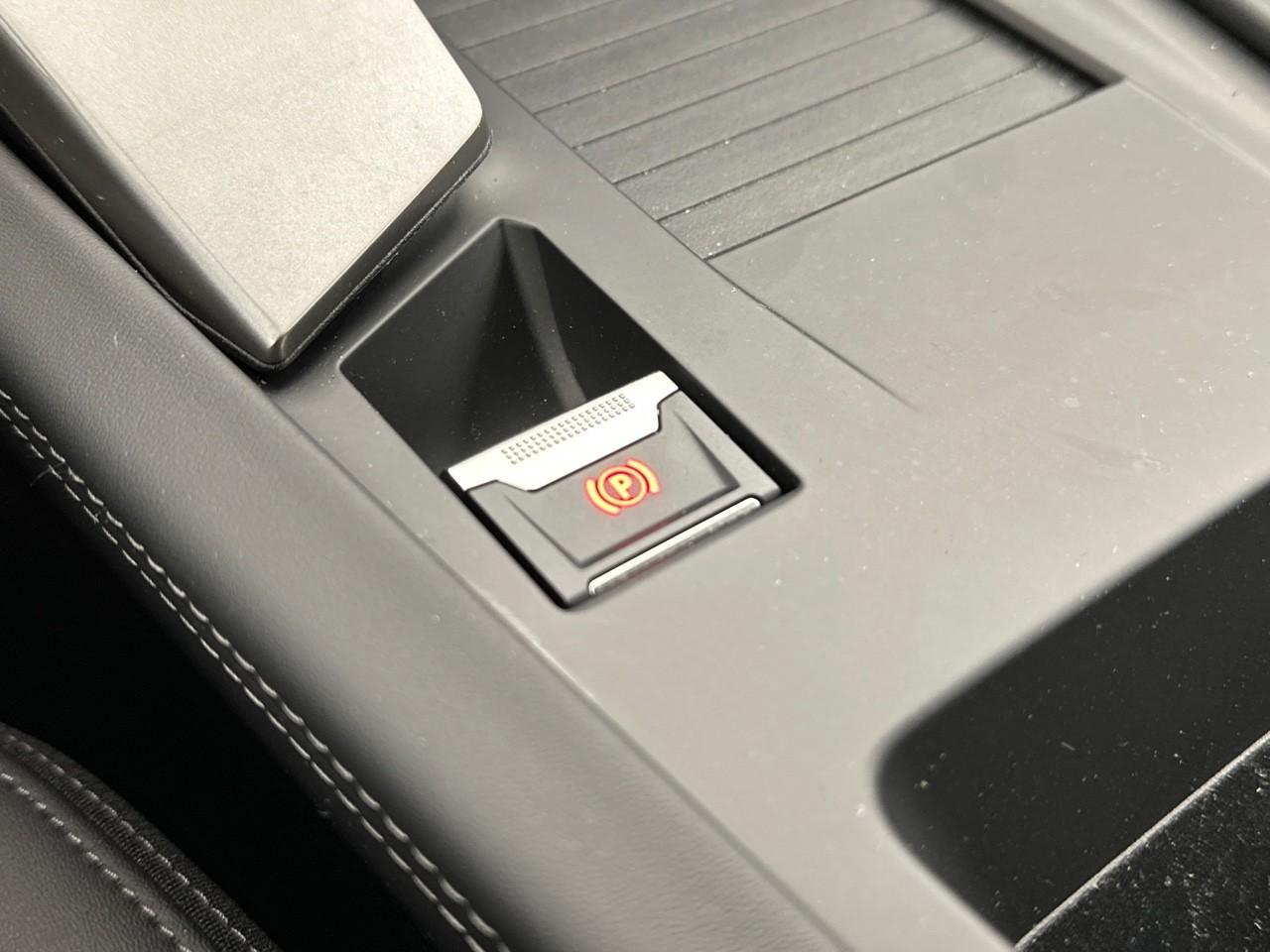 Peugeot 408 phev 180 e-eat8 allure pack — photo 31