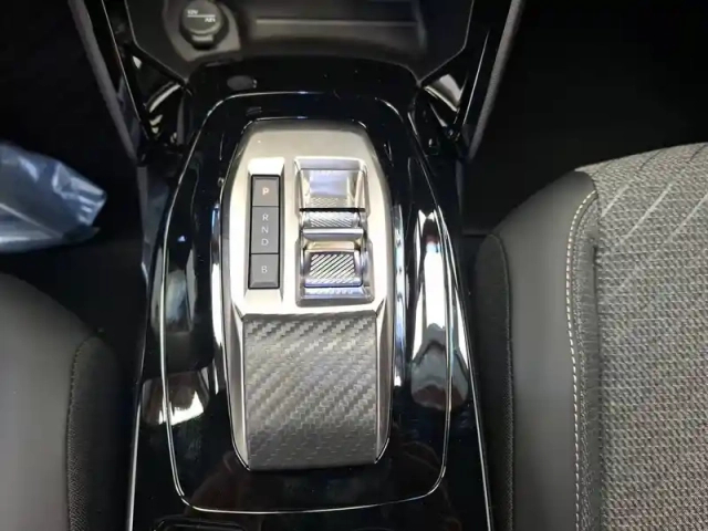 Peugeot 2008 electrique 54 kwh 156 ch — photo 28