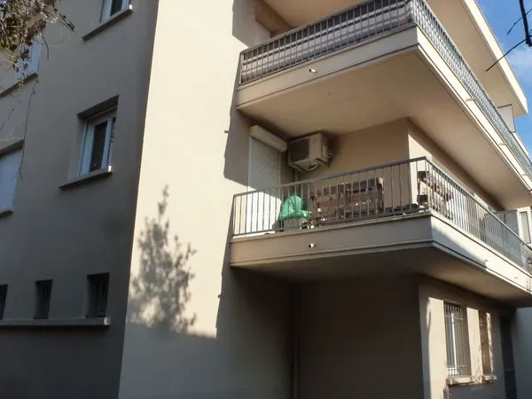Appartement T2 de 48m2 avec balcon de 11m2, cave et parking, 2ème et dernier étage, ensoleillé, quar