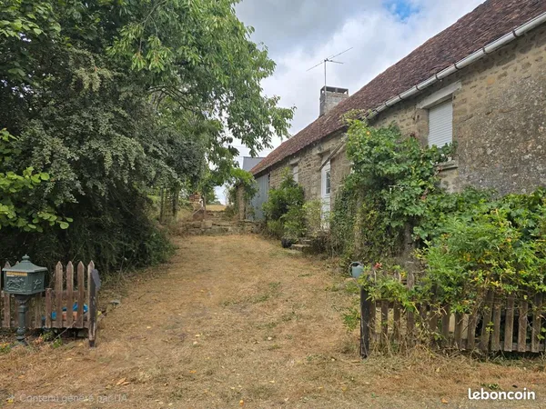 Longère en pierres 100 m² + combles aménageables en totalité + dépendance 42m² sur terrain 2000 m² -