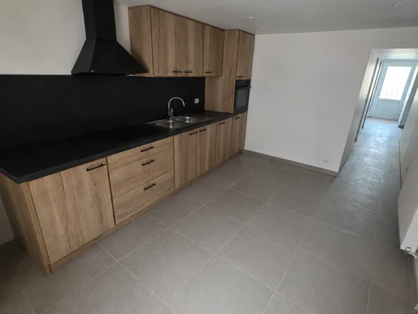 maison mitoyenne totalement rénovée du sol au plafond