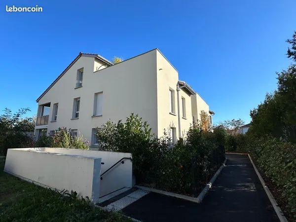 Charmant T2 avec terrasse en résidence fermée