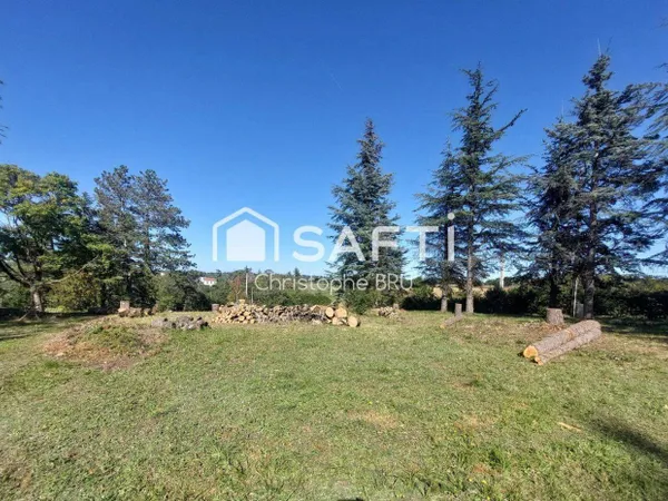 Terrain constructible 1556 m²