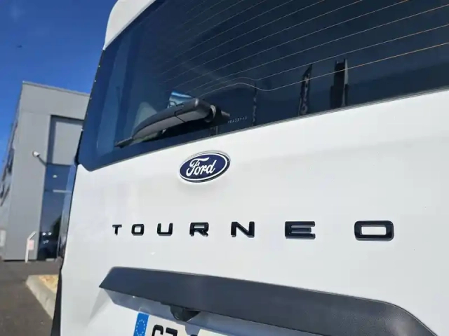 Ford Tourneo nouveau  courier essence 125 bvm6 s&amp;s — photo 20
