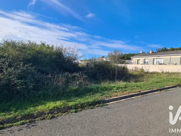 Terrain 713 m²