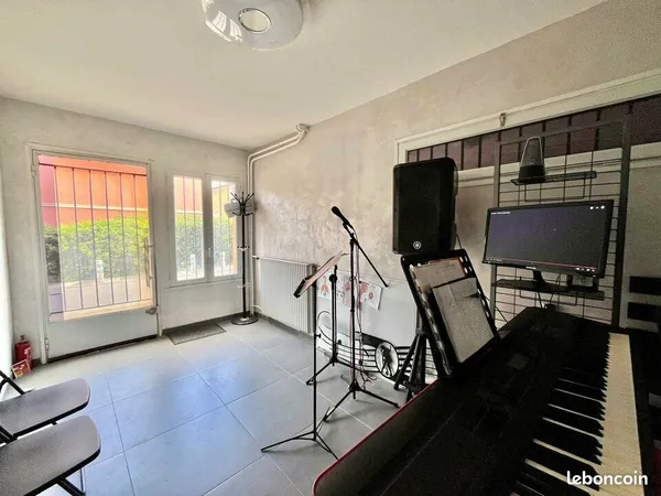 Local commercial 16 m² SAINT LAURENT DU VAR