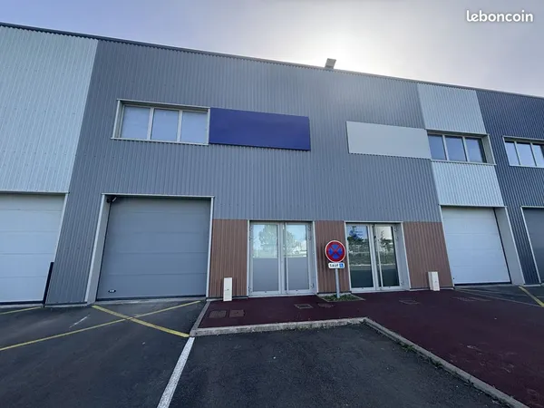 Entrepôt/Local d'activité - 237 m² - montbert