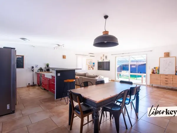 Maison familiale type 5 de plain-pied avec piscine