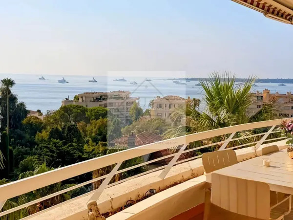 APPARTEMENT 3 PIÈCES RÉNOVÉ – MOURE ROUGE – VUE MER PANORAMIQUE