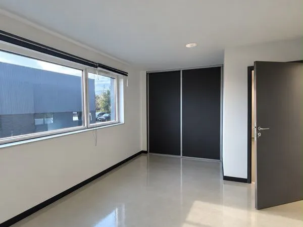 Location espace stockage + bureau