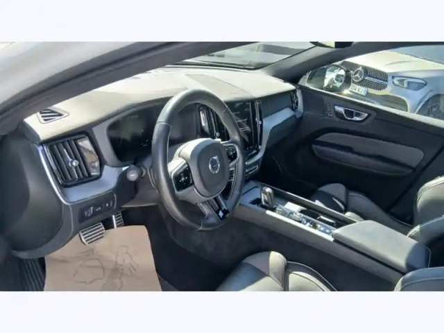 Volvo Xc60 r design recharge plug-in hybr — photo 17
