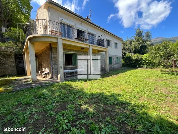 Maison 8 pièces 240 m²