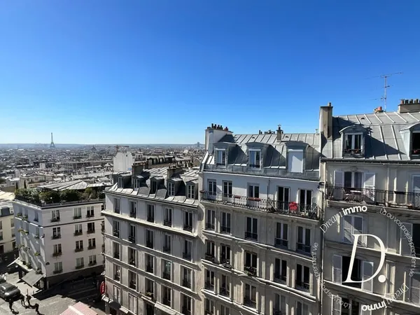 LES ABBESSES - STUDIO AVEC VUE EXCEPTIONNELLE SUR PARIS ET LA