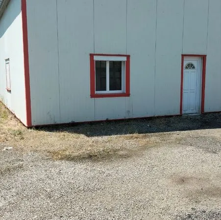 Local d’activité et entrepôt Location Saint-Saëns  169m² 980€