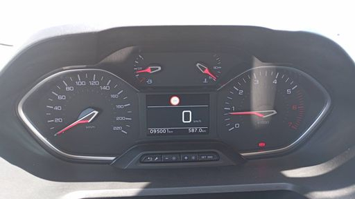 Peugeot Rifter 1.5 BlueHDi 130 - Allure – 2019 – 95002 km – Diesel – Boîte Manuelle — photo 32