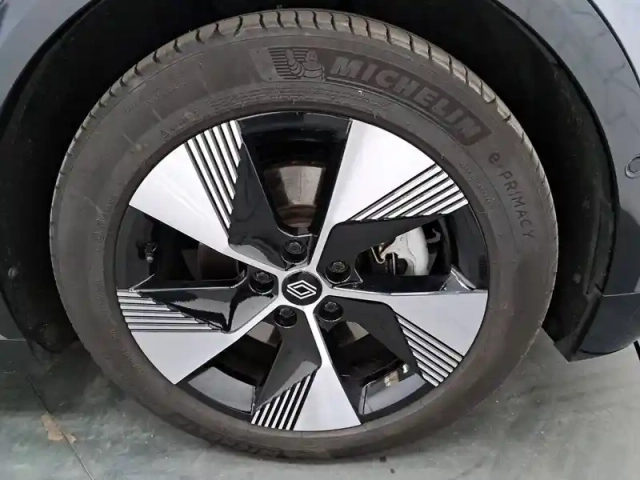 Renault Megane e-tech ev60 220 ch super charge — photo 16