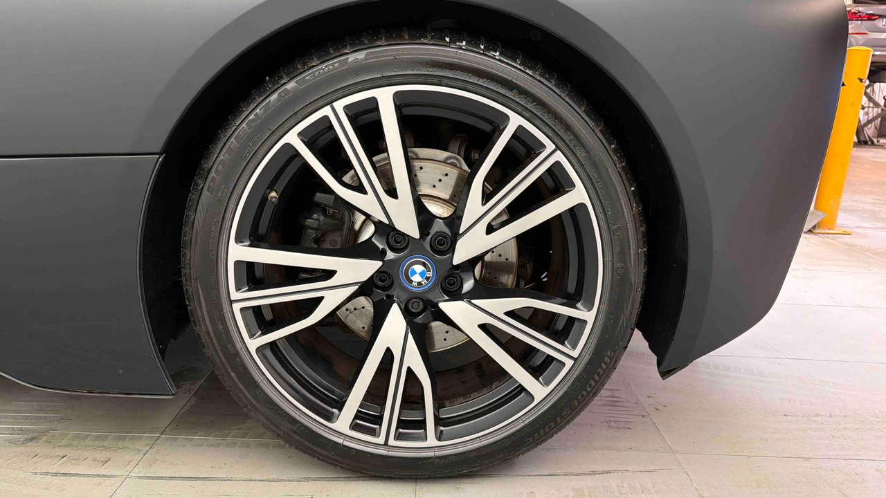 BMW i8 362 ch — photo 18