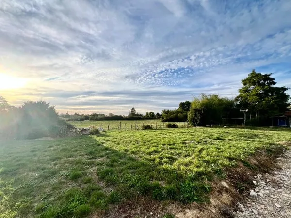 Terrain 825 m²