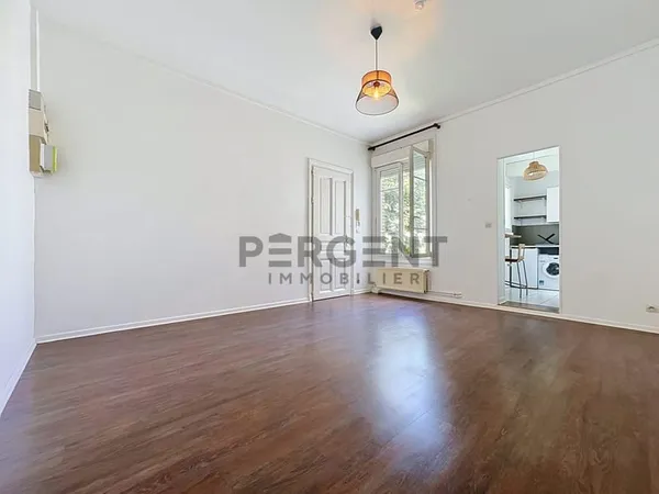 Studio 24 M² Secteur Barbatre A Reims