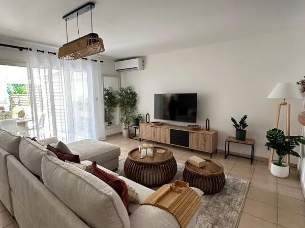 Maison refaite a neuf a louer mont roquefeuil