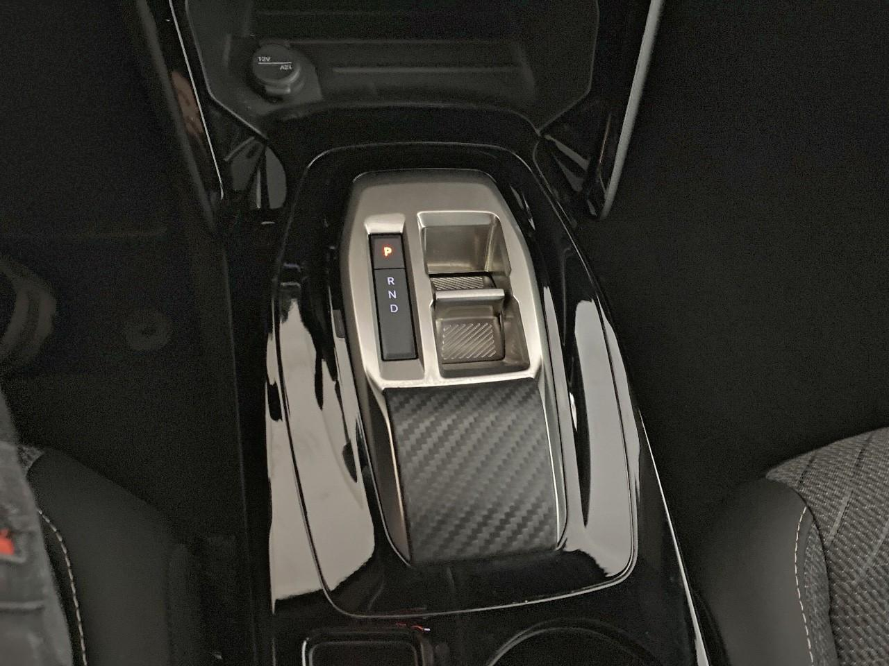 Peugeot 2008 hybrid 145 ch e-dcs6 allure — photo 17