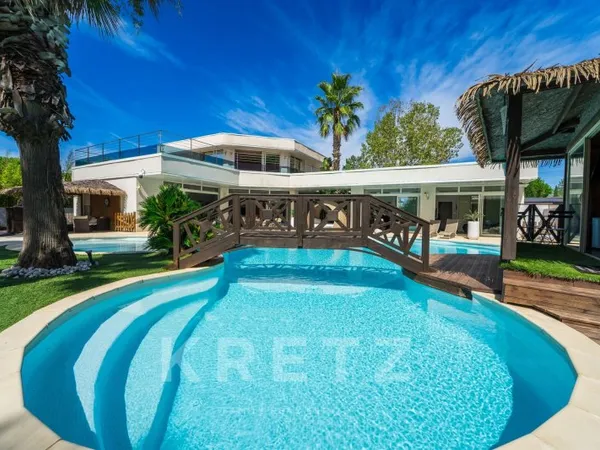 Villa d'architecte contemporaine en bord de mer