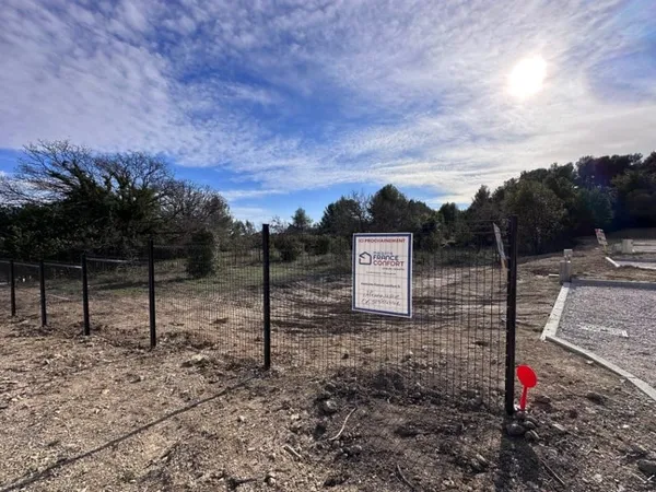 Terrain 240 m²