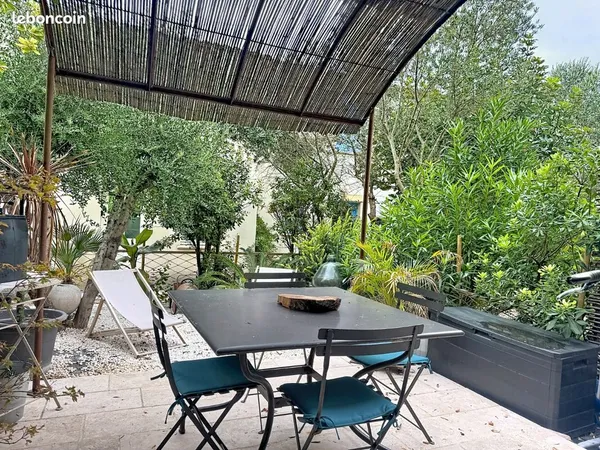 Maison 2 chambres avec jardin dans résidence privée