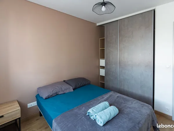 Chambre meublée