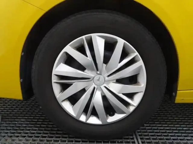 Peugeot 208 1.2 puretech 75ch s&amp;s like 2023 — photo 26