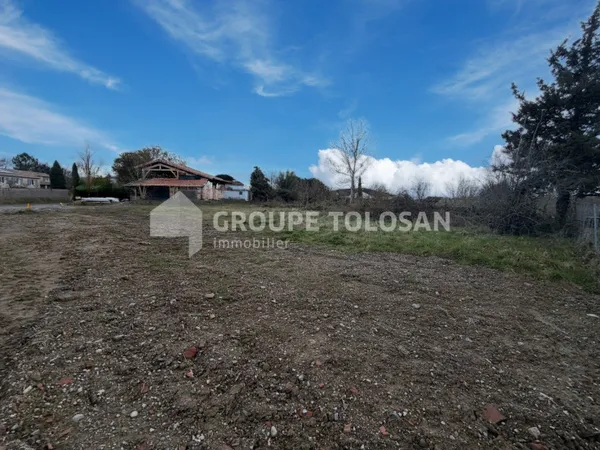Terrain 600 m²