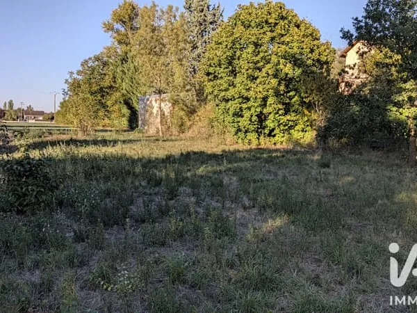Terrain 842 m²