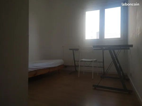 Chambre meublée en colocation - Gare à 4 min