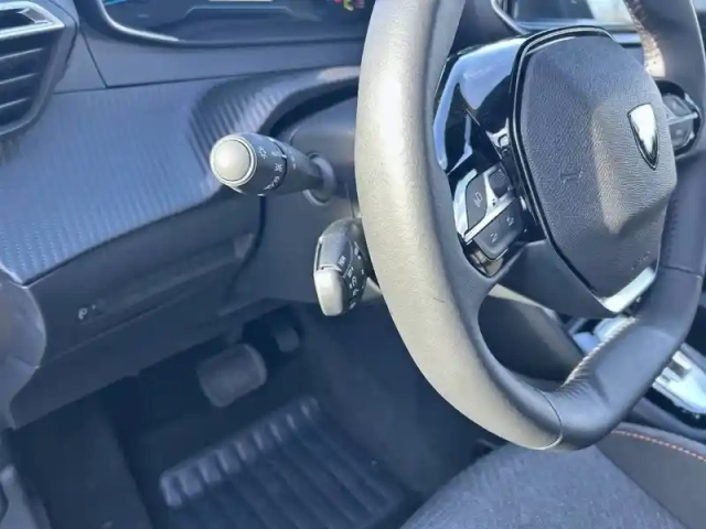 Peugeot 2008 hybrid 145 e-dcs6 — photo 19
