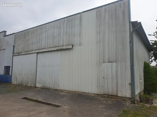 Local d’activité et entrepôt Location Saint-Fraimbault 150m² 650€