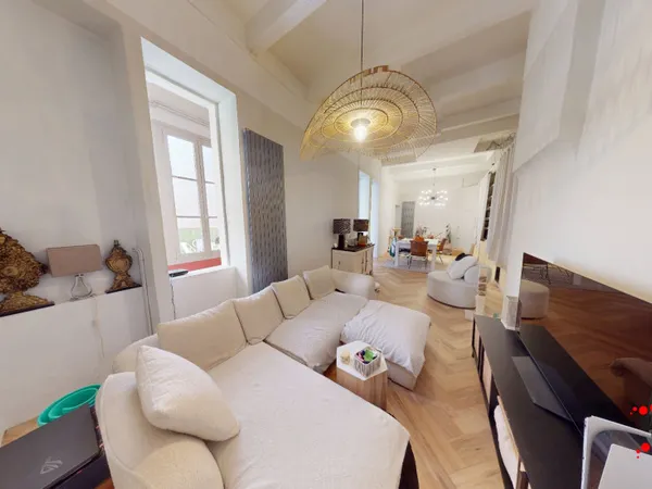 Appartement bourgeois 5 pièces 212 m²