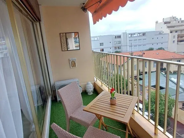 Studio meublé de 20 m2 + 5m2 terrasse clim
