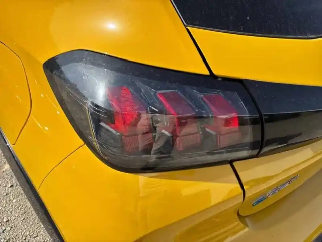 Peugeot 208 electrique 50 kwh 136ch — photo 17