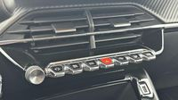 Peugeot 2008 1.2 PureTech 130ch S&S Style EAT8 — photo 15