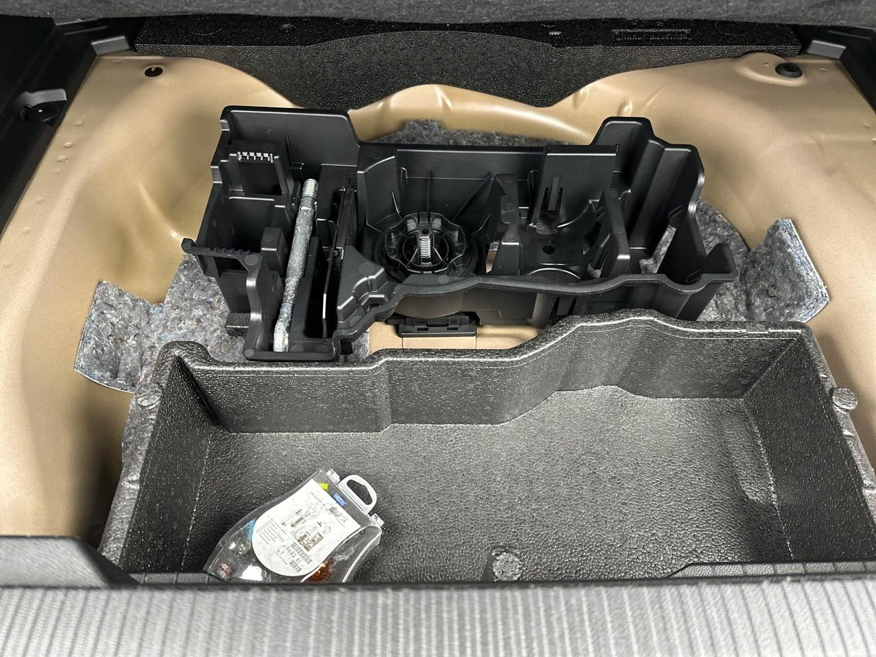 Peugeot 2008 puretech 130 s&s eat8 allure pack — photo 37