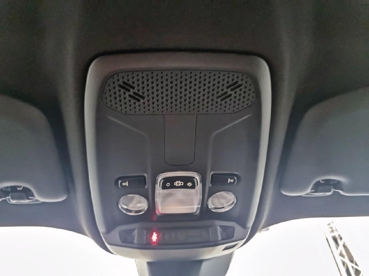 Peugeot 2008 puretech 130 s&s eat8 allure pack — photo 37