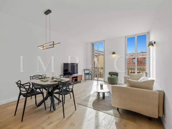 Appartement 4 pièces entièrement rénové à vendre - Cannes Banane