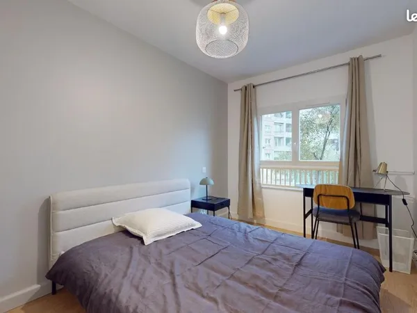 Chambre 6 pièces 110 m²