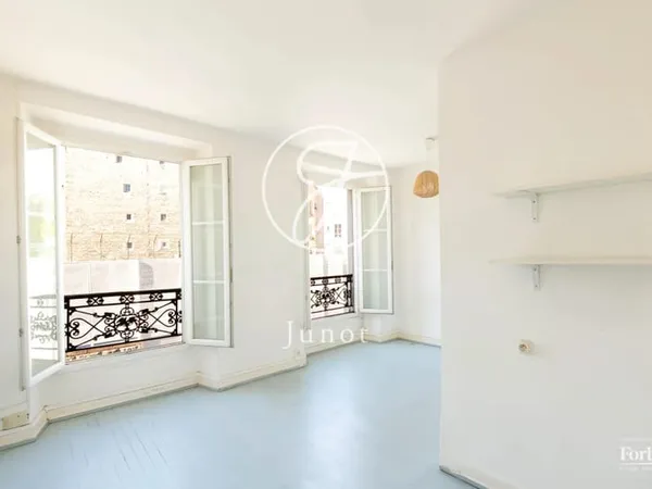 Paris 18e - RUE DURANTIN / ABBESSES - Studio vide à louer - 19,05m² Carrez.