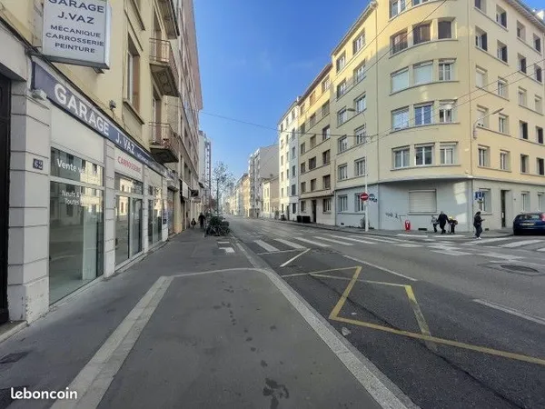 Commerce habillement/textile 70 m²