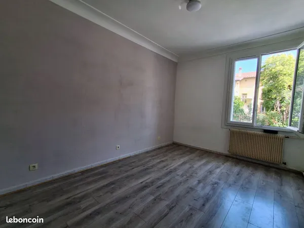 T3 meublé 64 m² - Saint-Martin - traversant, garage fermé + cave - 740 CC