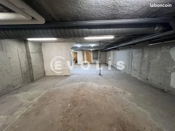 Local d'activité 131 m²