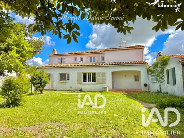 Maison 9 pièces 254 m²