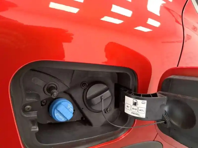 Renault Captur blue dci 115 edc — photo 21